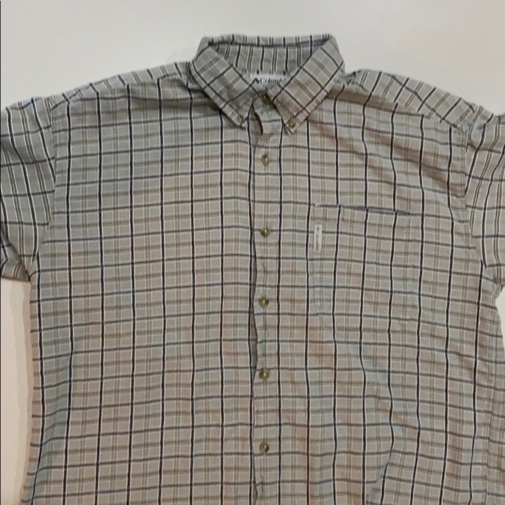 Columbia short sleeve shirt. Size XL
